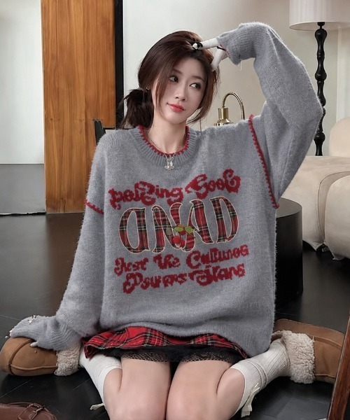 Sibra（シブラ） ニット セーター レトロロゴ×チェリーブローチ付き