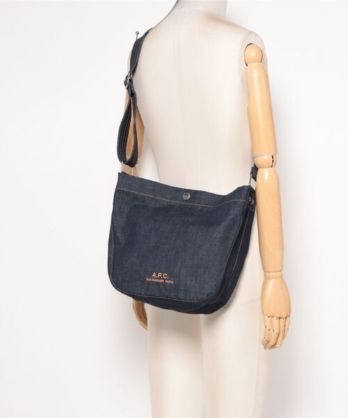 A.P.C.（アーペーセー） ショルダーバッグ BESACE JOURNAL SMALL