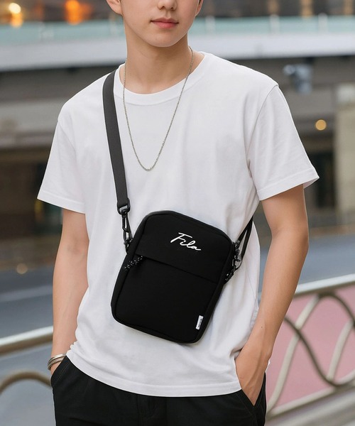 新品　FILA ショルダーバッグ FILA フィラ ショルダーバッグ レディース スクエア バッグ 軽量