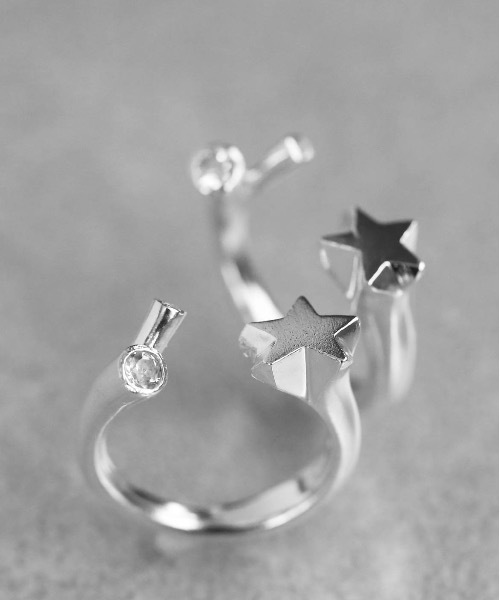 vv 指輪 リング vv.jewelry: 星と2粒ホワイトトパーズのオープンリング
