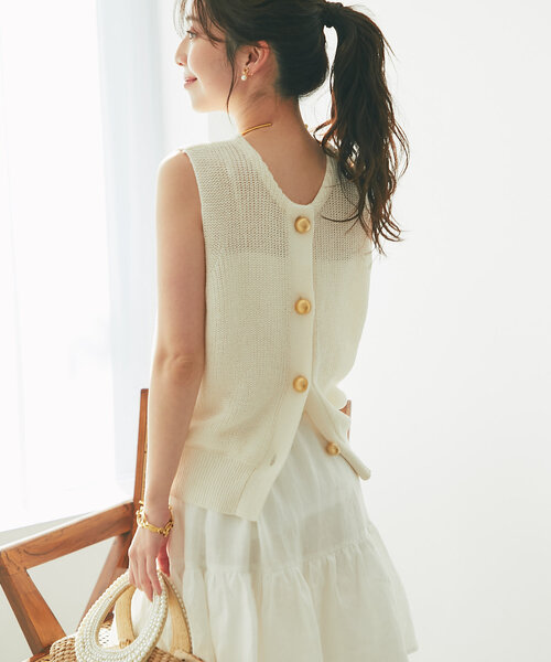La boutique BonBon クリーム色ニット Mサイズ お上品見え】コロコロボタンギマ前後2WAY片畦ベスト（ニット