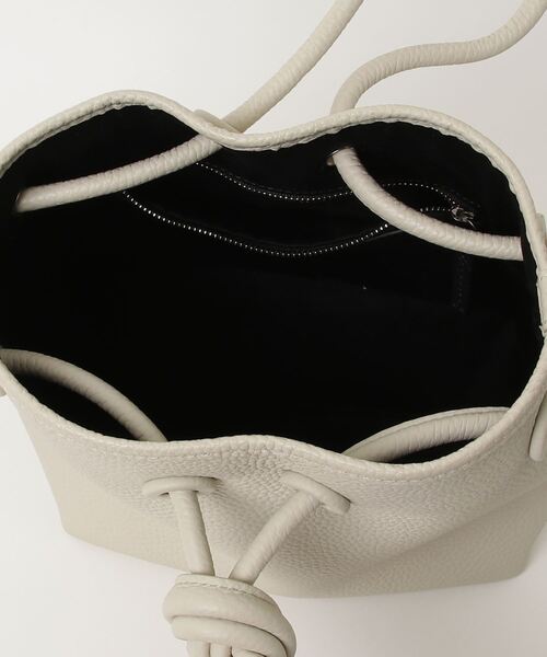 VASIC ヤンチェ ベージュ ハンドバッグ VASIC（ヴァジック） ハンドバッグ - ベージュ レディース : ZOZOTOWN