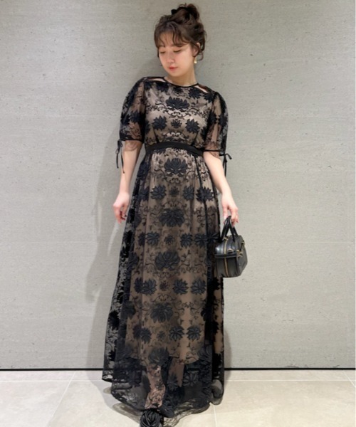 LILY BROWN　カットワークサテンエンブロイダリードレス LILY BROWN ドレス カットワークサテンエンブロイダリードレス