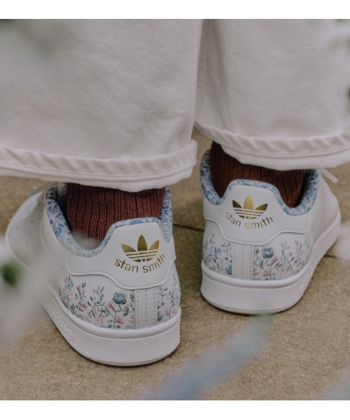 adidas レディーススニーカー（柄：花柄、フラワー）｜シューズ
