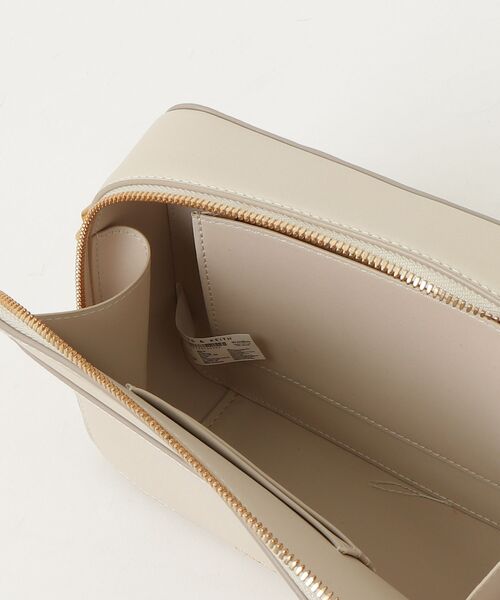 CHARLES & KEITH バッグ クリーム 美品 ショルダーバッグ CHARLES ＆ KEITH（チャールズ&キース） 「CHARLES & KEITH