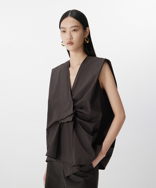ブラウス シャツ Asym Tuck Shirt / タックノースリーブブラウス レディース JNBY ブラウス シャツ Asym Tuck Shirt / タックノースリーブ