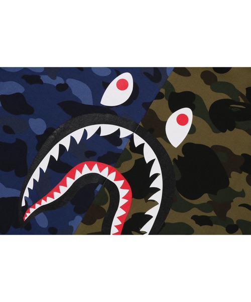 A BATHING APE（アベイシングエイプ） tシャツ SPLIT CAMO SHARK TEE