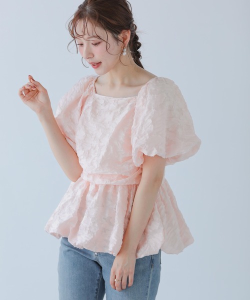Fit more（フィットモア） シャーリングバルーンペプラムトップス