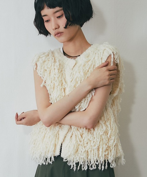 美品　シーニュ cygneフリンジニットベスト　ジレ　ホワイト ベスト ジレ フリンジニットベスト レディース : ZOZOTOWN Yahoo!店
