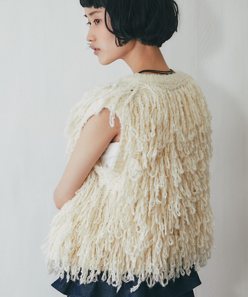 美品　シーニュ cygneフリンジニットベスト　ジレ　ホワイト 美品 シーニュ cygneフリンジニットベスト ジレ ホワイト - メルカリ