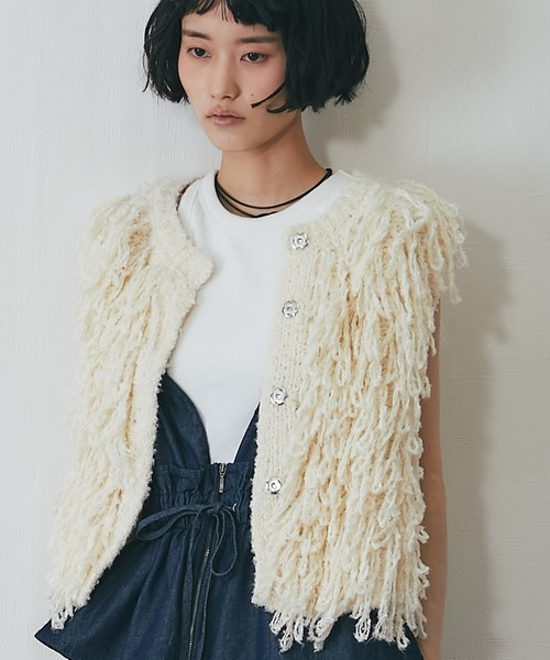 美品　シーニュ cygneフリンジニットベスト　ジレ　ホワイト 美品 シーニュ cygneフリンジニットベスト ジレ ホワイト - メルカリ