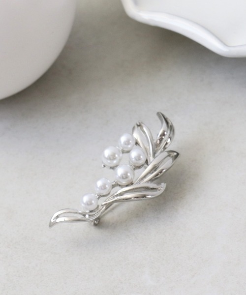 Three Four Time（スリーフォータイム） ブローチ パールリーフ