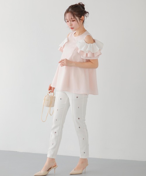 Fitmore ショルダーフリルティアードトップス　ホワイト ショルダーフリルティアードトップス【宅配便】 | Fit more