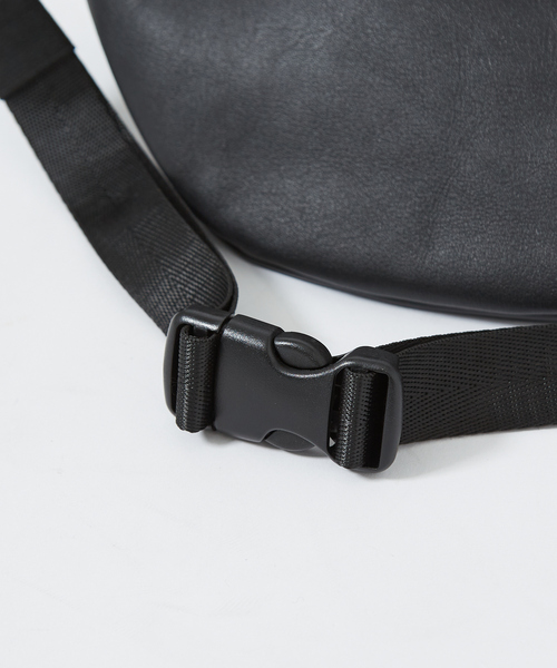 YArKA ウエストポーチ 「YArKA/ヤーカ」real leather zip shoulder bag