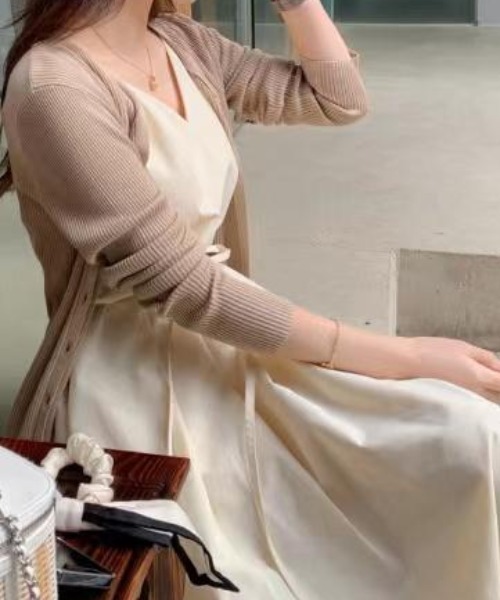 Aelina ワンピース Vネックリボンポケット付きキャミワンピース