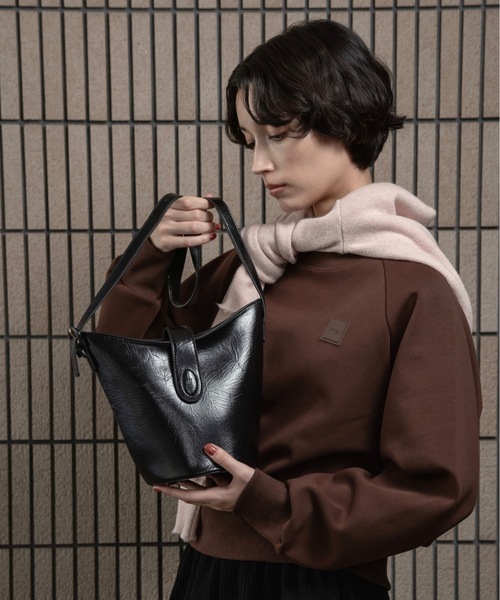 lawgy（ラウジー） ハンドバッグ triangle logo one handle bag