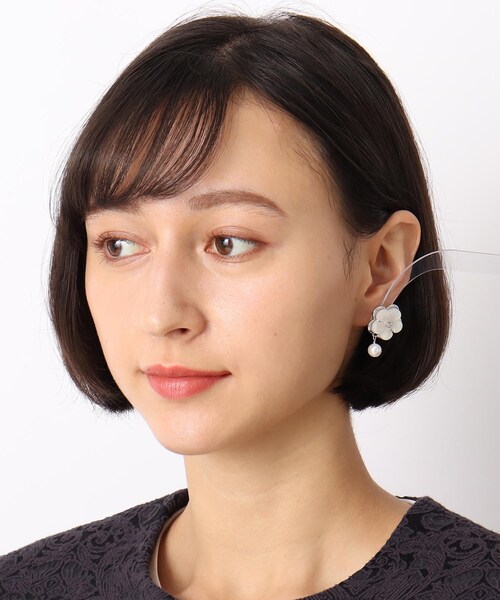 LAURA ASHLEY（ローラアシュレイ） ピアス 淡水パール フラワーピアス