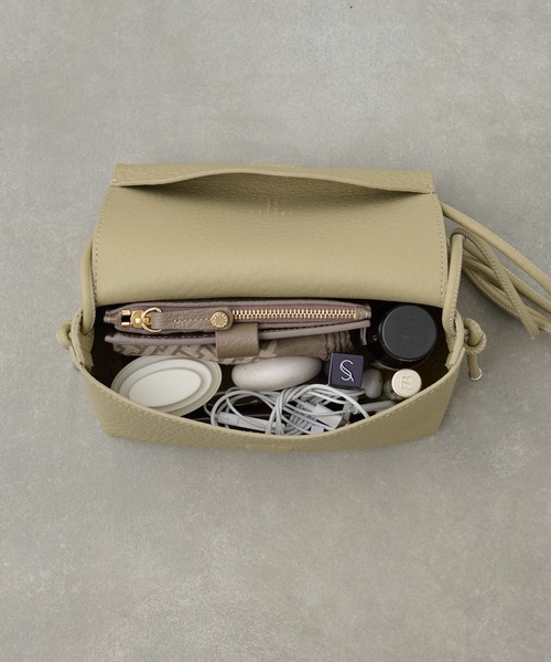 IACUCCI イアクッチ　ショルダーバッグ　ハンドバッグ IACUCCI イアクッチ レザー ショルダーハンドバッグ ブラウン | LIFNE