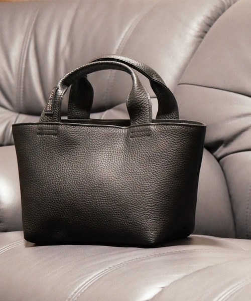 黒いレザートートバッグ 小型 エンボス加工ペーズリー柄 黒いレザートートバッグ 小型 エンボス加工ペーズリー柄