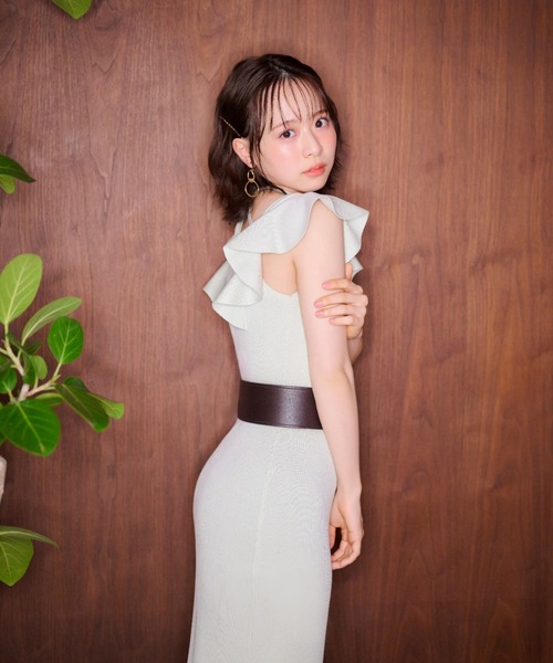ワンピース 「AKB48 倉野尾成美さん着用」ショルダーフリルタイトニットワンピース　春服 夏服の画像