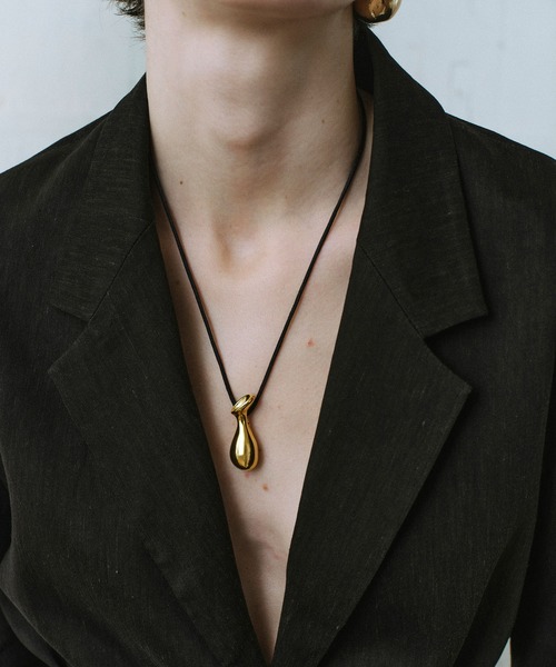 ADAM ET ROPE'（アダムエロペ） ネックレス 「EMOELLE」水挿しモチーフ