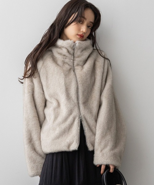 未使用級✨プリーツプリーズ　ブルゾン　ジャンパー　変形　アウター　グレー Confirm（コンファーム） ブルゾン アウター AW プリーツ リベット