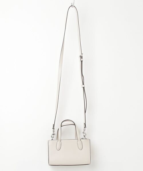 ほぼ新品！COACH ベージュ ショルダーバッグ COACH（コーチ） ワンポイントショルダーバッグ - ベージュ レディース