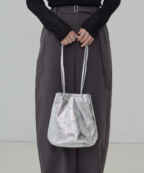 INDIVI GALLEST ハンドバッグ 「MILLELA FIRENZE」スタッズ付き巾着 
