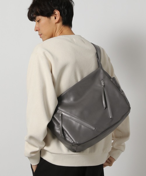 LAKOLE ショルダーバッグ フェイクレザーラージZIPショルダー