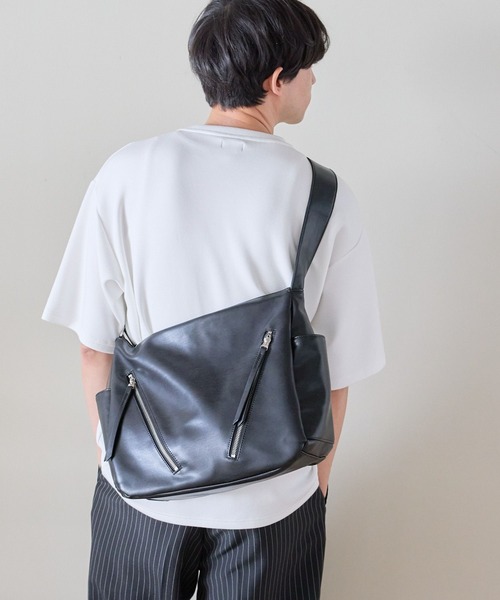 LAKOLE（ラコレ） ショルダーバッグ フェイクレザーラージZIP