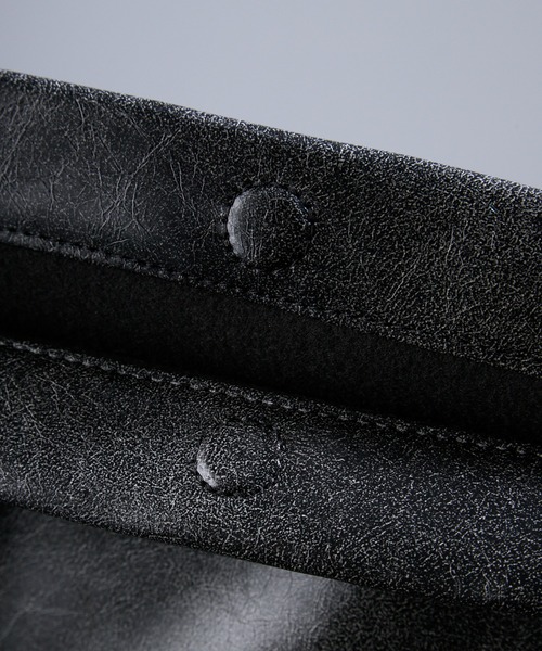 SALE☆新品☆  メタルロゴブラックショルダーバッグ セール】ボックスショルダーバッグ（ショルダーバッグ）｜Sibra