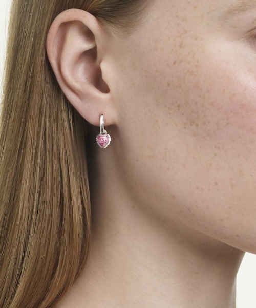 大*。様 スワロフスキーChroma ドロップピアス　ハート SWAROVSKI（スワロフスキー） ピアス 「公式」「スワロフスキー