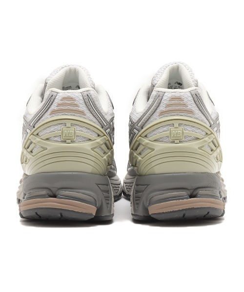 スニーカー New Balance M1906 / ニューバランス M1906「SP」 レディース メンズ New Balance M1906 【SP】 ニューバランス New Balance M1906 スニーカー New Balance M1906 / ニューバランス  M1906「SP」 メンズ レディース トレンド最前線の“ニューバランス”コーデ5選。ハイテクデザインに人気集中！【TOKYO SNAP】 | 特集  | ファッション | FUDGE.jp