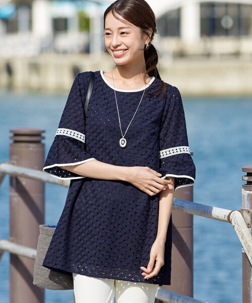 美品　オスティアジャパン衣　水玉　チュニック　ネイビー　シルク混　ロングブラウス Tiaclasse ブラウス シャツ 「小倉優子さん着用」パンチング