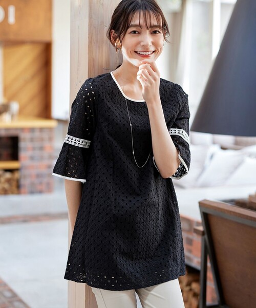 美品　オスティアジャパン衣　水玉　チュニック　ネイビー　シルク混　ロングブラウス Tiaclasse ブラウス シャツ 「小倉優子さん着用」パンチング