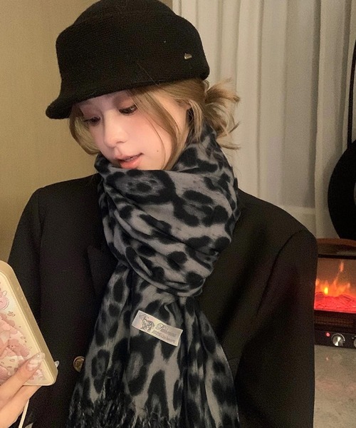 LOUIS VUITTONグレー 正方形ショールマフラー フリンジ付き