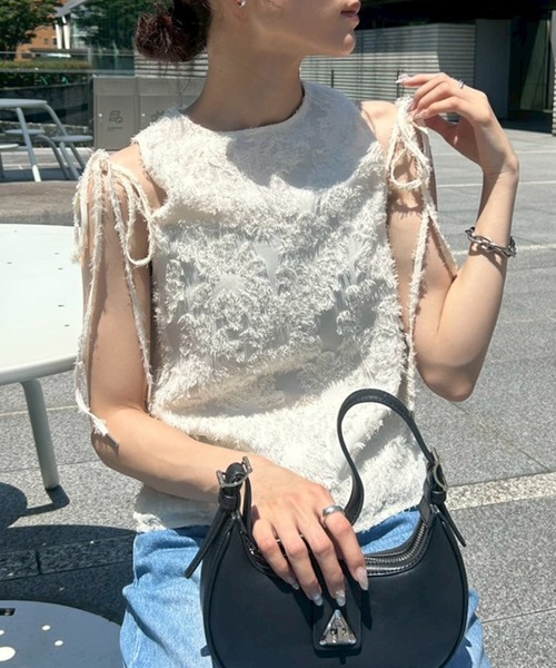 アイボリー　フリンジ　リボントップス DEICY ニット セーター リボンフリンジフリルニット レディース