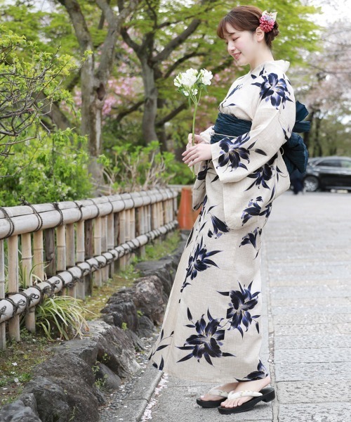 和なでしこ 浴衣 変わり織り綿麻浴衣3点セット「生成り地に紺色の百合