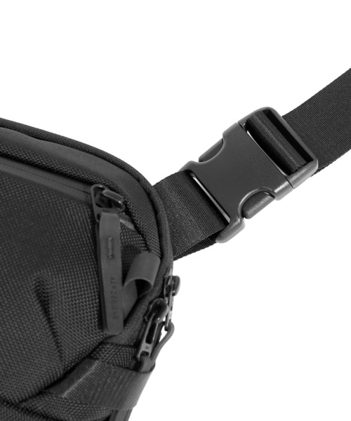 極上美品　AER スリングバッグ　ブラック ！ Aer（エアー） ショルダーバッグ Aer DAY SLING 4 デイスリング ミニ