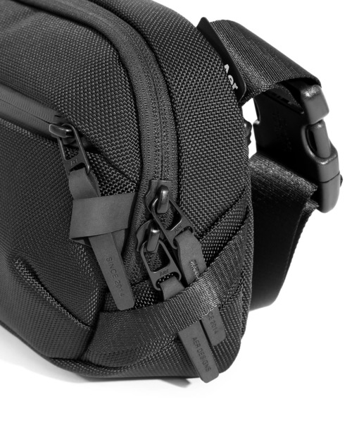 極上美品　AER スリングバッグ　ブラック ！ Aer（エアー） ショルダーバッグ Aer DAY SLING 4 デイスリング ミニ