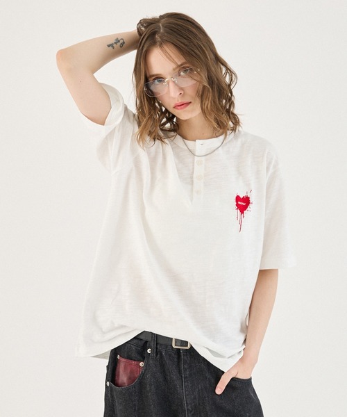 ONCILY（オンシェリー） ヘンリーネック tシャツ ASSORT HEART LOGO