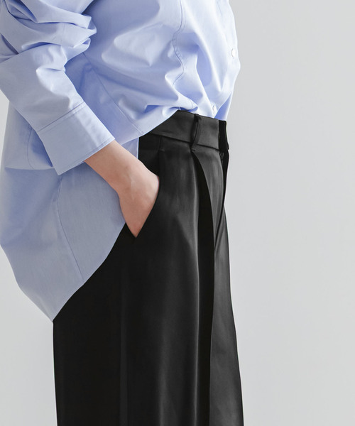 ハーフパンツ パンツ コンパクトサテンバミューダーパンツ レディースの画像