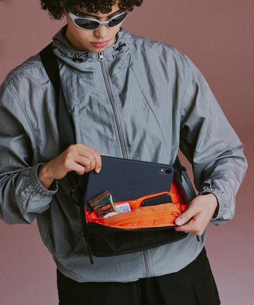 HIGHTIDE（ハイタイド） ショルダーバッグ Aer DAY SLING 4 X-PAC
