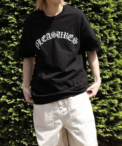 PLEASURES リバー ピグメントダイ 半袖 Tシャツ 送料関税込み セール】PLEASURES/プレジャーズ OLD E LOGO T-SHIRT フロント