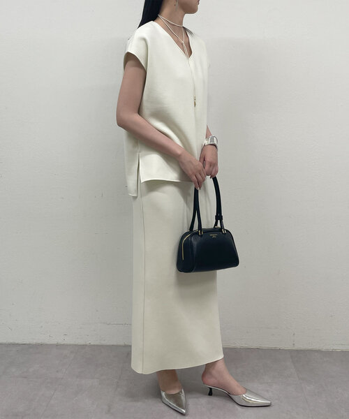 新品タグ付【Loungedress】ポンチフーディー　オフホワイト Loungedress】ポンチフーディー | OUTLET(アウトレット
