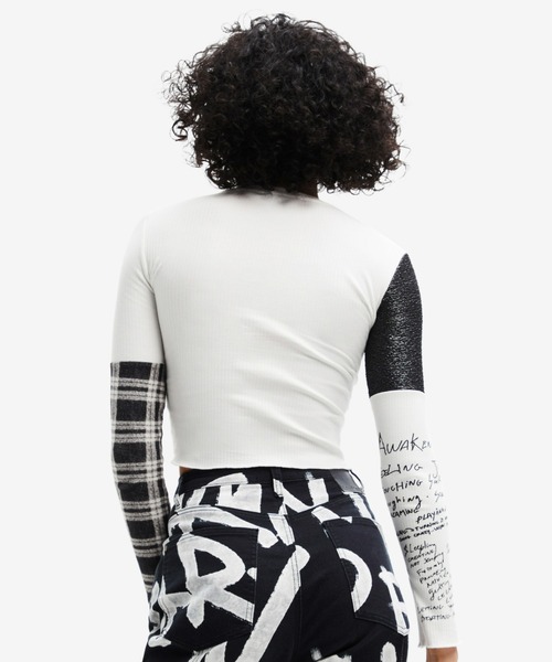 Desigual tシャツ Tシャツ フロック加工 手描き風Tシャツ