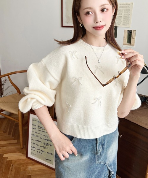 【美品】❤️Christian Diorリボンパール付白ニットMサイズ❤️ moment+ ニット セーター パールリボンパーツ付きショート丈もちもち