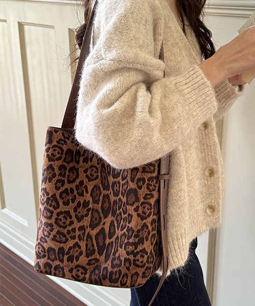 c.u.l ショルダーバッグ バッグ ヒョウ柄 スエード調 レオパード