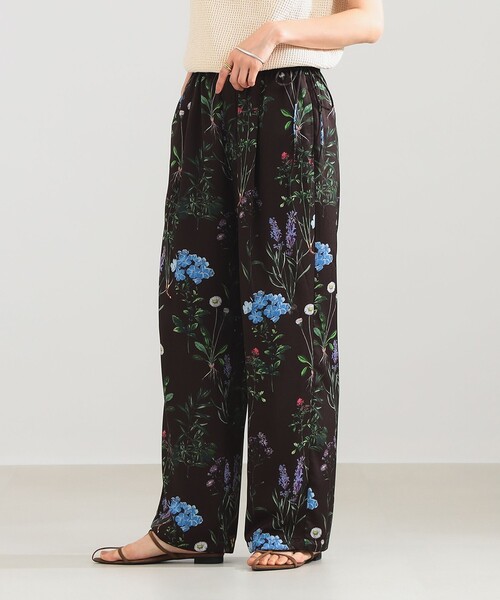 早割9/16まで【試着のみ】TICCA フラワープリントパンツ ネイビー 日本製 再入荷】TICCA / フラワープリントパンツ（NAVY） | anouk