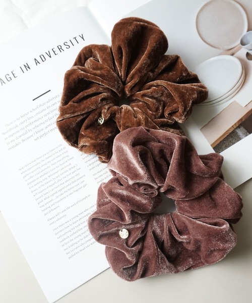 シュシュ 「 ammy. / エイミードット 」 チャーム付き ベロア ビッグ